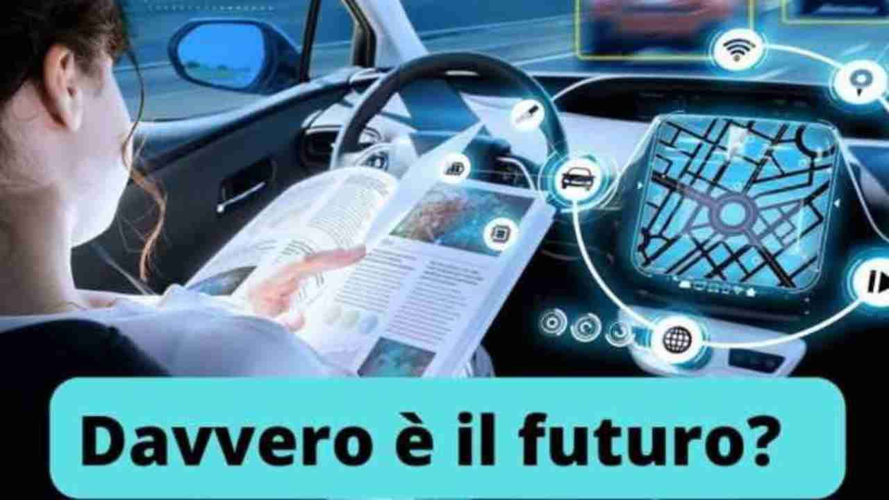 Leggere il giornale in auto è possibile anche se sei il guidatore (Canva) 2 novembre 2022 fuoristrada.it