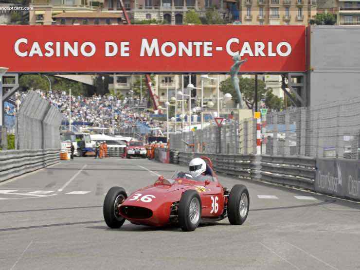 Una Ferrari affronta una curva presso il Gran Premio di Monaco, foto a colori (Reddit) 28 ottobre 2022 fuoristrada.it