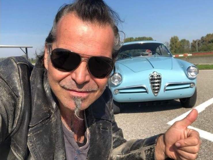 Piero Pelù con la sua auto (Instagram) 22.10.2022 fuoristrada