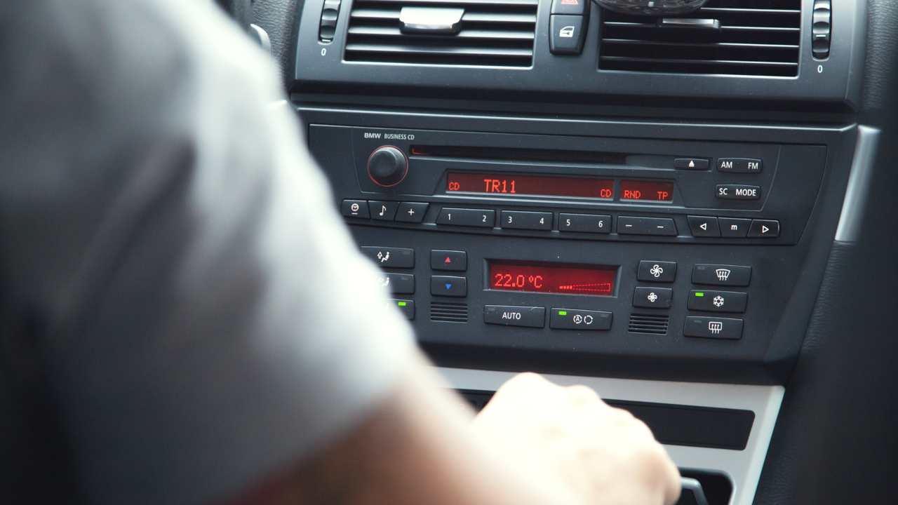 La radio dentro un auto