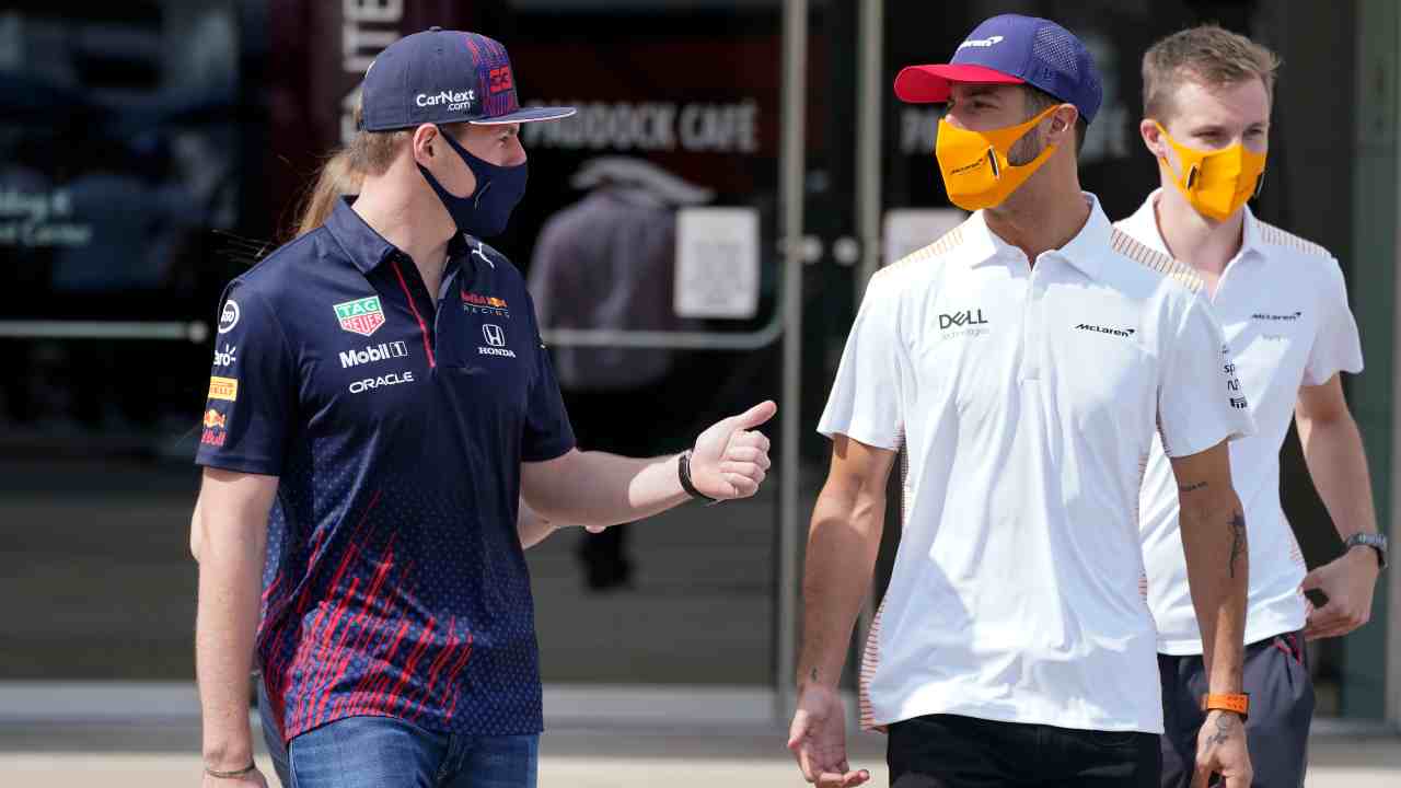 Daniel Ricciardo in compagnia del suo ex compagno di squadra Max Verstappen 21 novembre 2022 fuoristrada.it