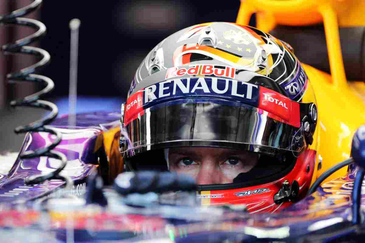 Sebastian Vettel alla guida della sua Red Bull, team in cui potrebbe tornare in futuro 29 novembre 2022 fuoristrada.it