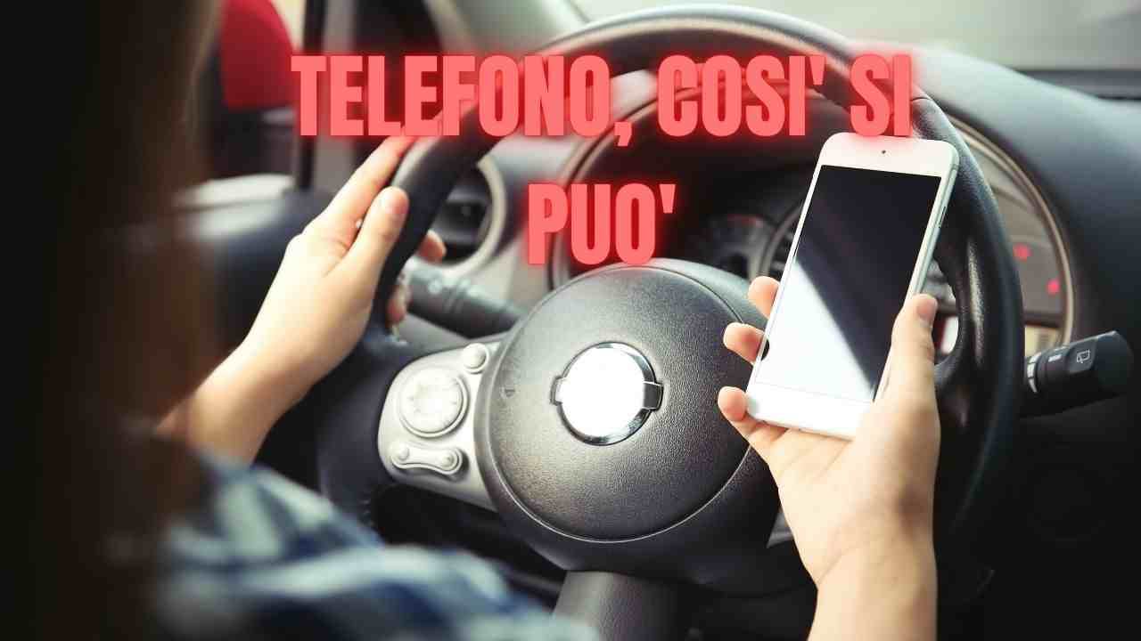 Telefono in auto, le conseguenze possono essere notevoli (Canva) 16 novembre 2022 fuoristrada.it