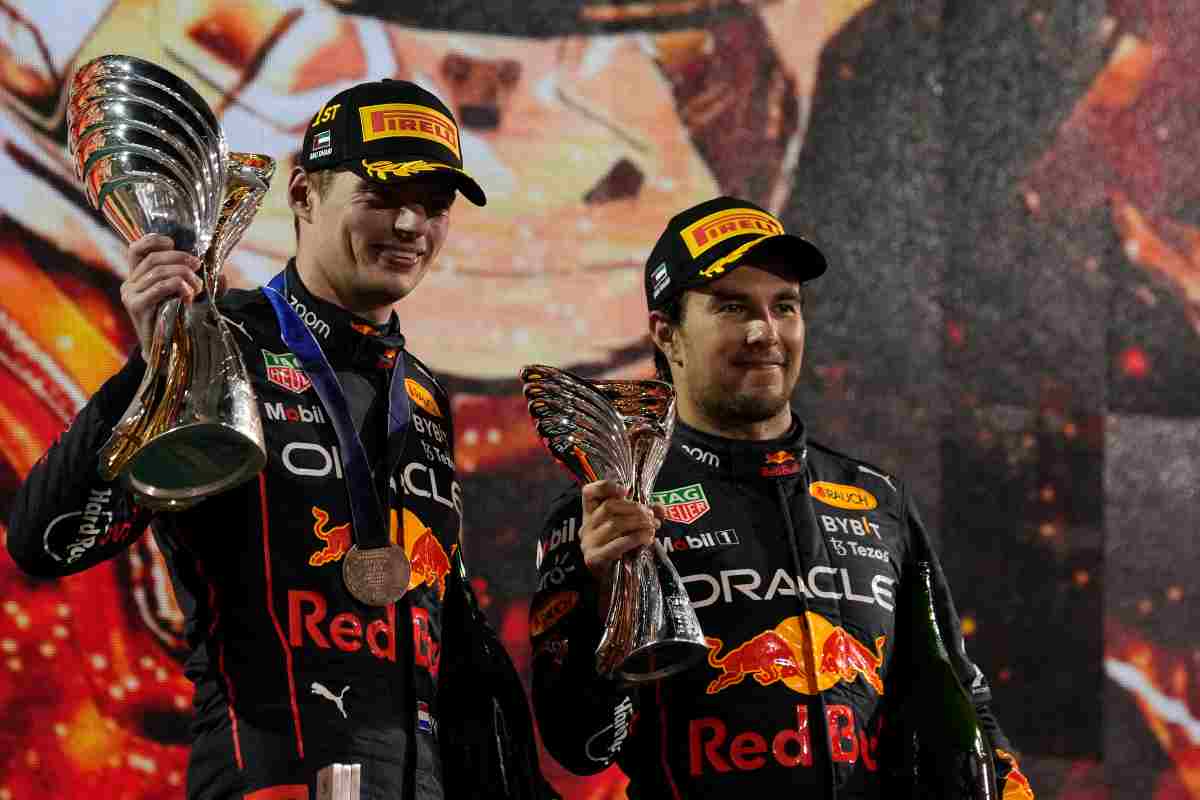 Max Verstappen e Sergio Perez, Lewis Hamilton 'ironizza' sul duo Red Bull 27 novembre 2022 fuoristrada.it