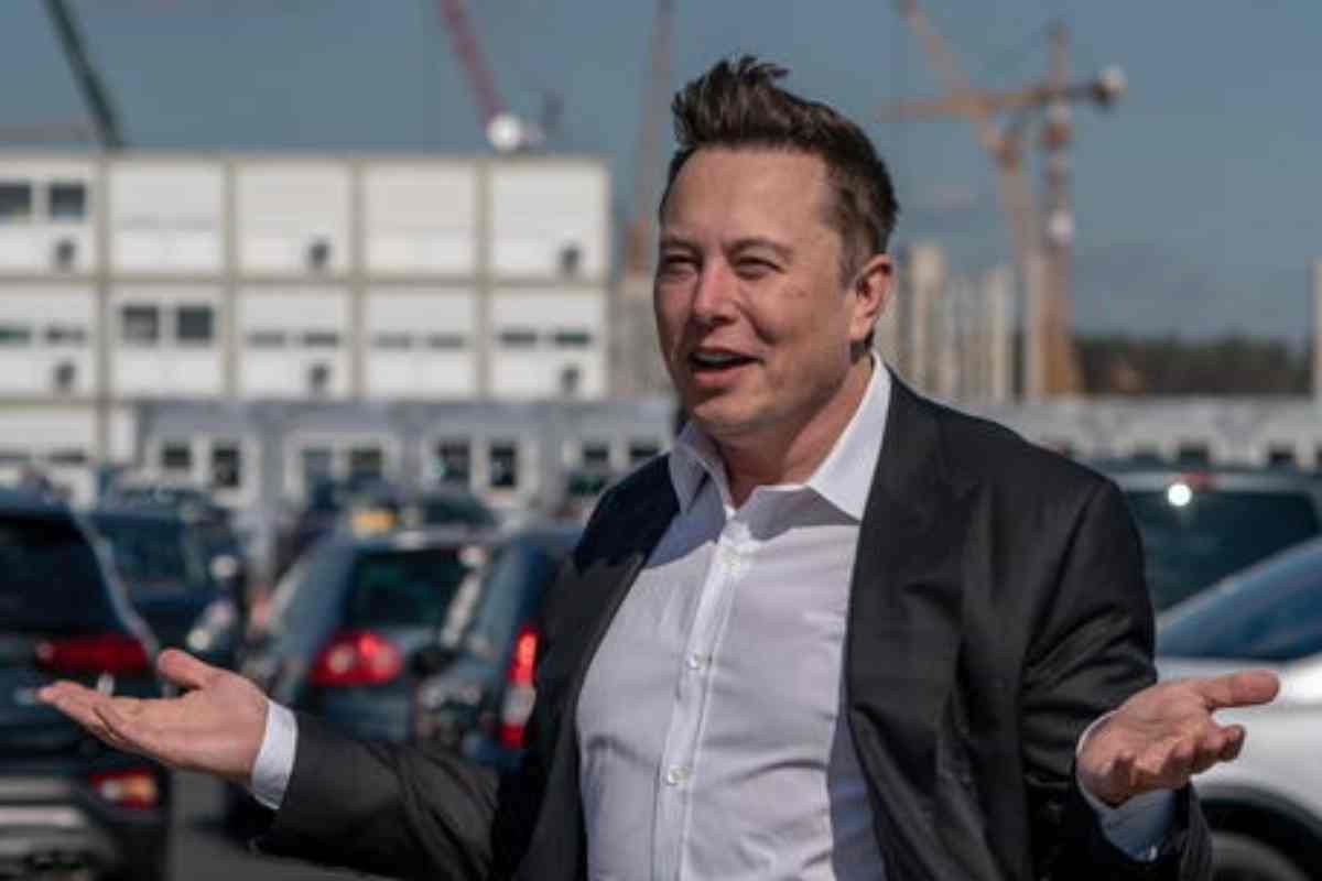 Elon Musk (Ansa) 22.12.2022 fuoristrada