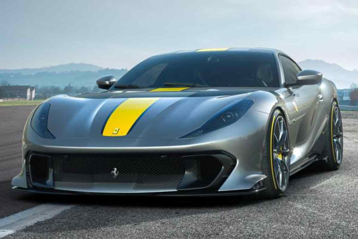 Ferrari 812 Competizione, l'auto di Sainz e altri 998 fortunati (Web source) 28 dicembre 2022 fuoristrada.it