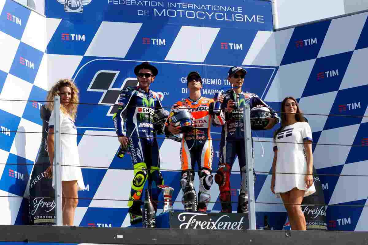 Valentino Rossi, Jorge Lorenzo e Daniel Pedrosa insieme sul podio: l'ex numero 26 della Honda ha parlato del Dottore di recente 8 dicembre 2022 fuoristrada.it