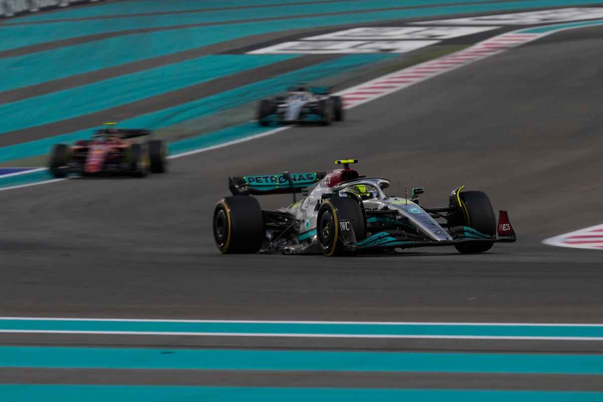 Lewis Hamilton alla guida della sua Mercedes: un binomio che ha cambiato per sempre la storia della F1 7 gennaio 2023 fuoristrada.it