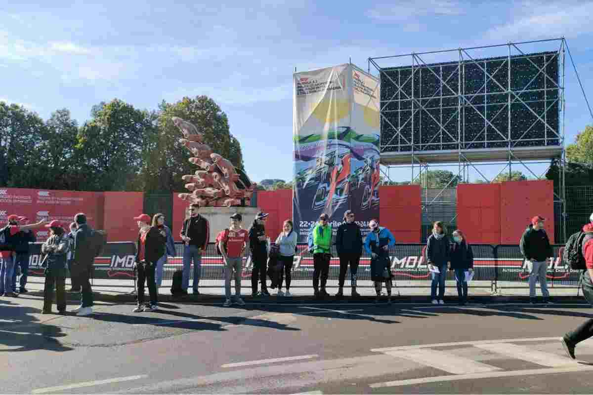 Ferrari Imola tifosi