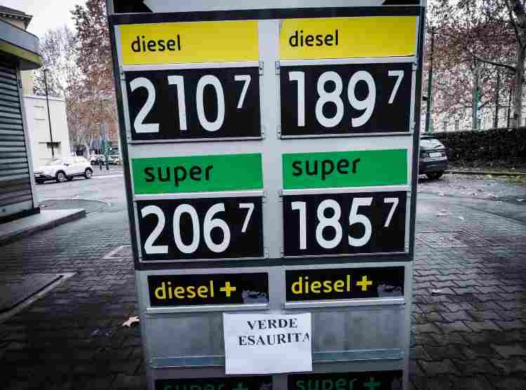 Prezzi benzina diesel aumento 522023 Fuoristrada.it