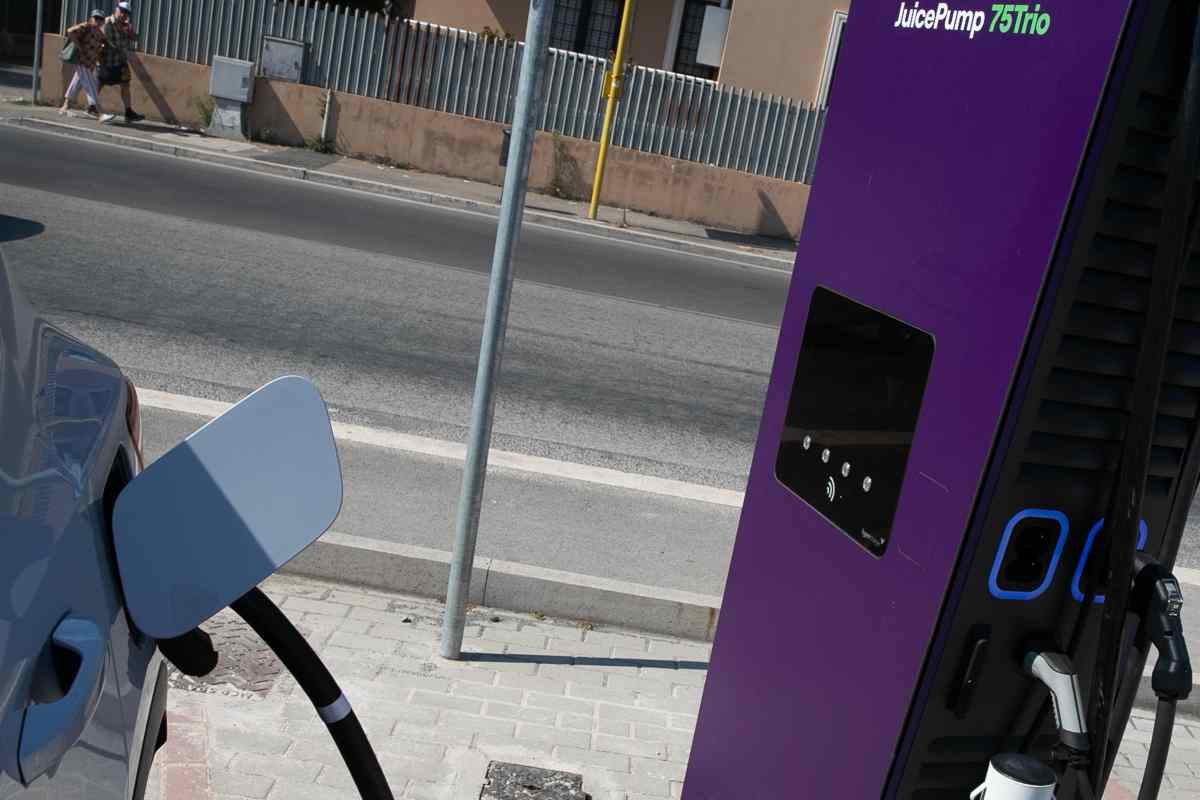 Auto elettriche, arriva la svolta: autonomia pazzesca