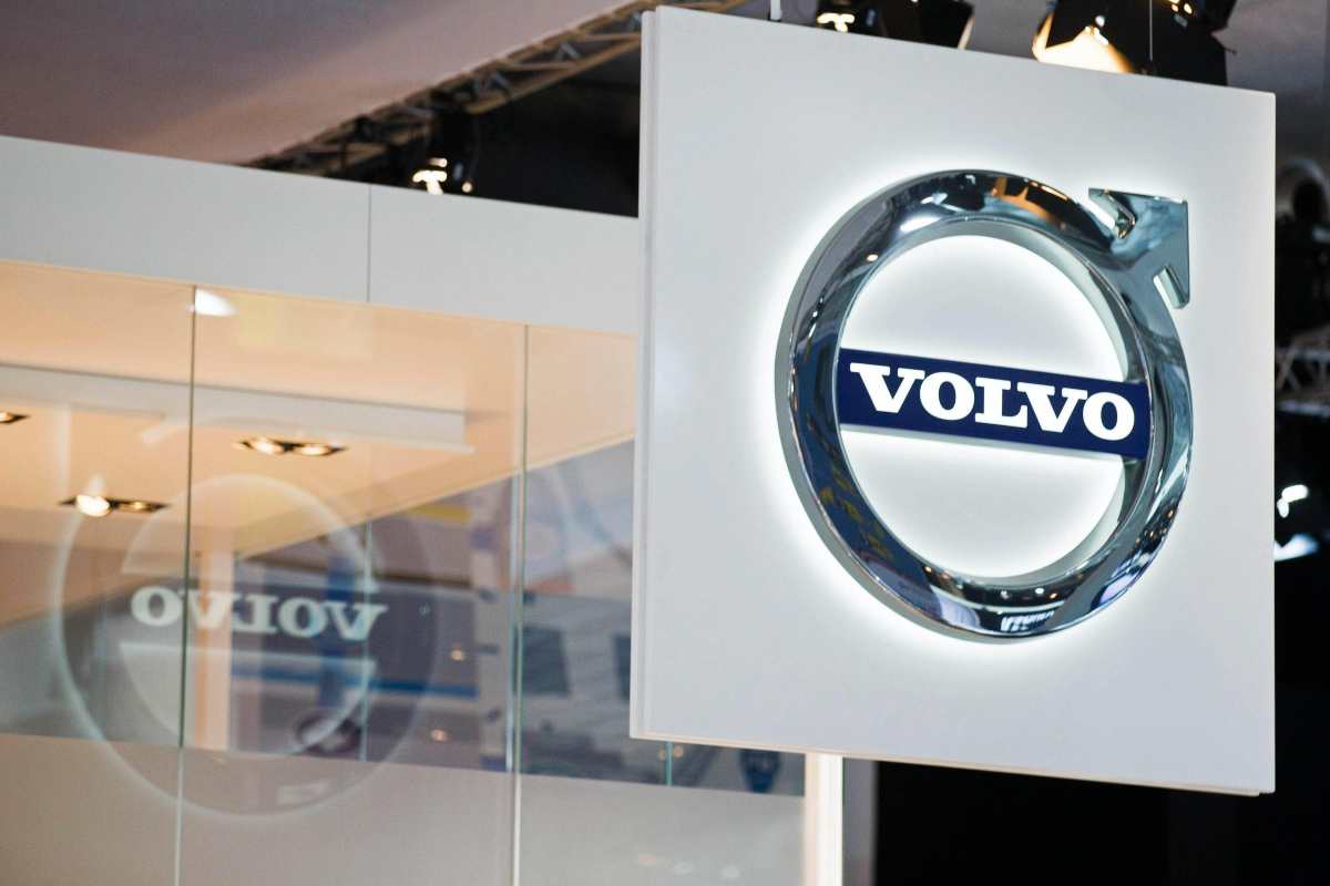 auto elettriche volvo prezzi