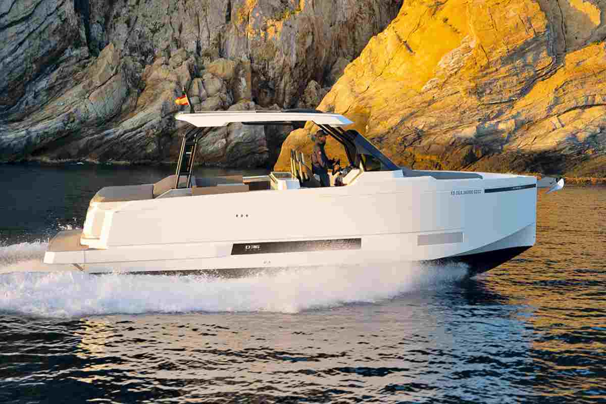 Mini yacht 2023