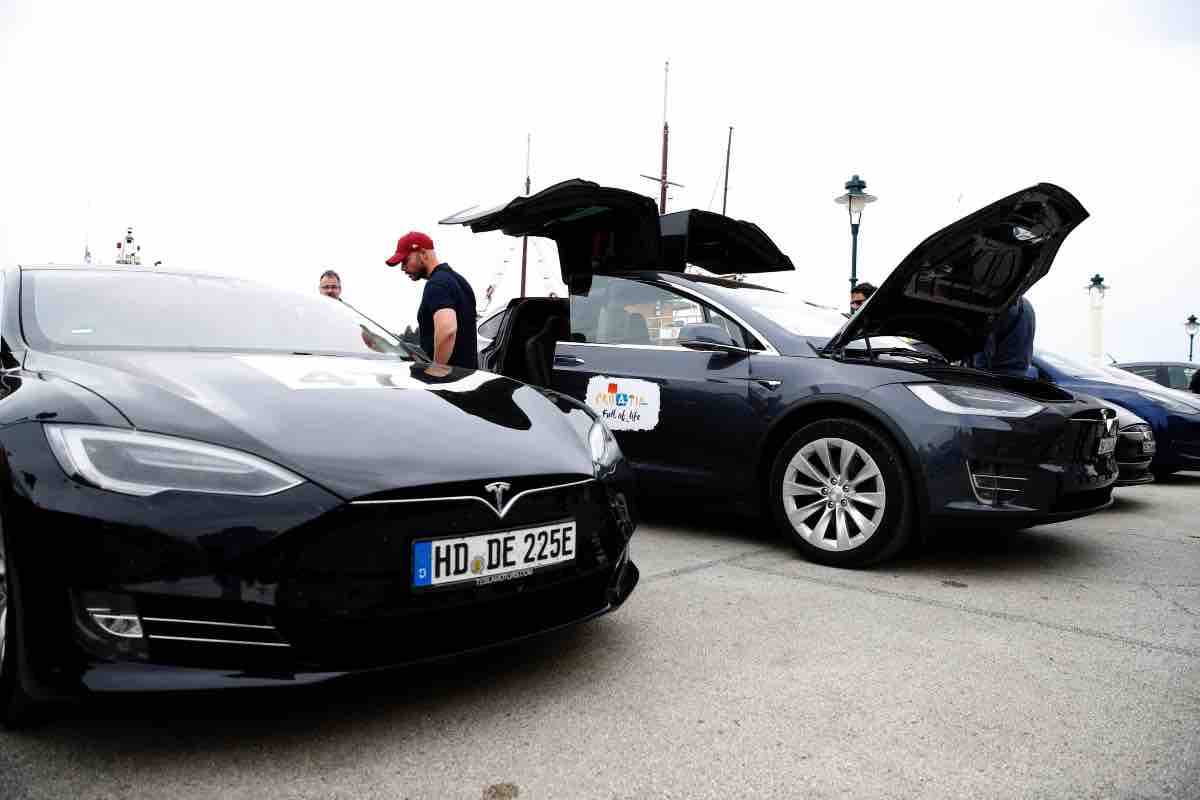 tesla inchiesta privacy