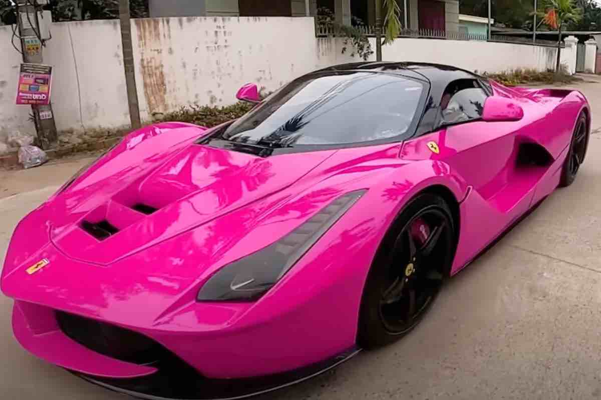 Ferrari tutta rosa 
