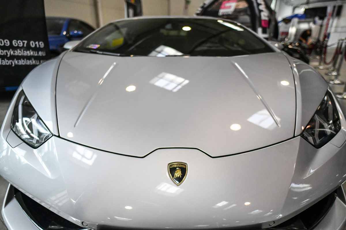 Il muso della Lamborghini 