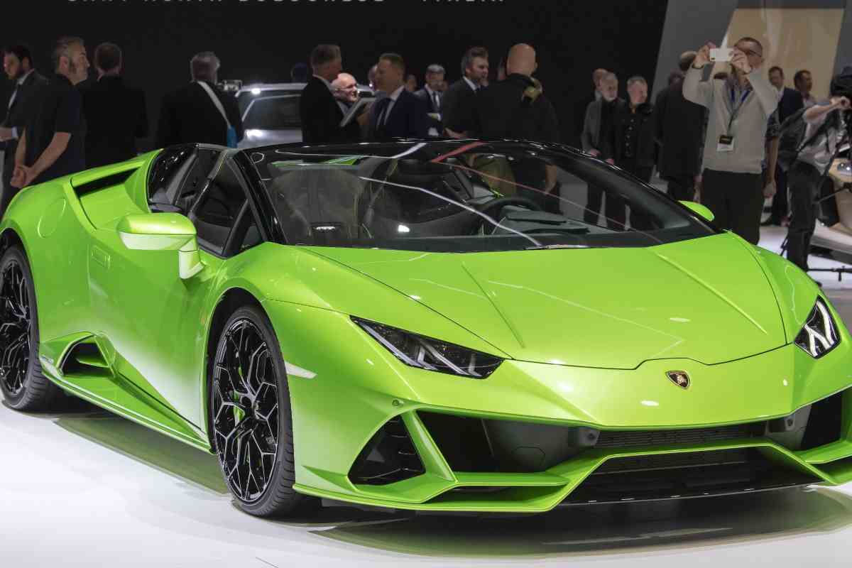 Lamborghini distrutta dal SUV