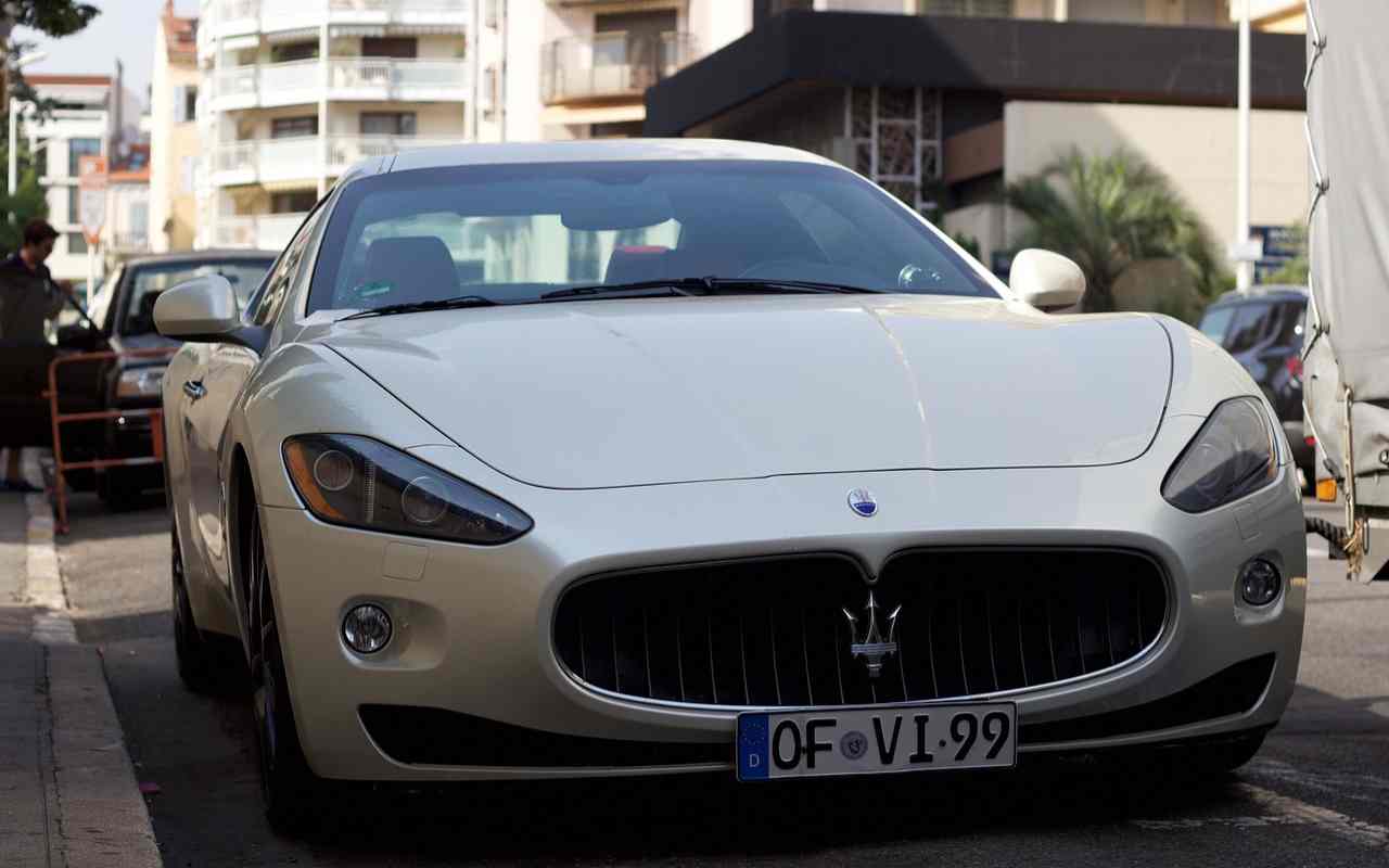 Maserati ed una decisione difficile (Pixabay)