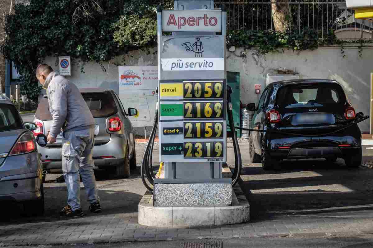 prezzo benzina ribasso