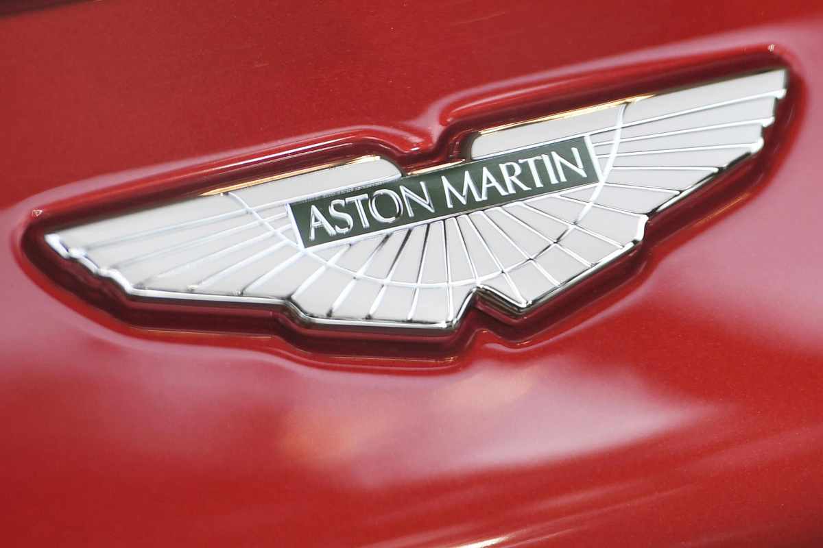 Aston Martin addio v12