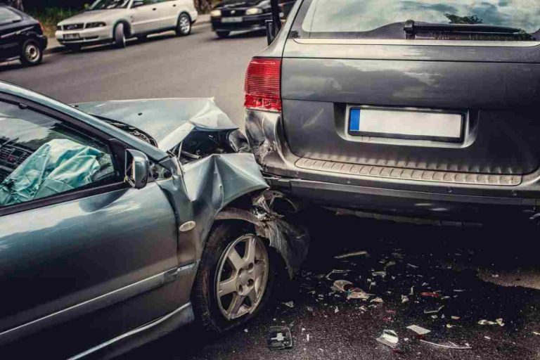 Quando Parcheggiare L Auto In Doppia Fila Permesso In Questi Casi 