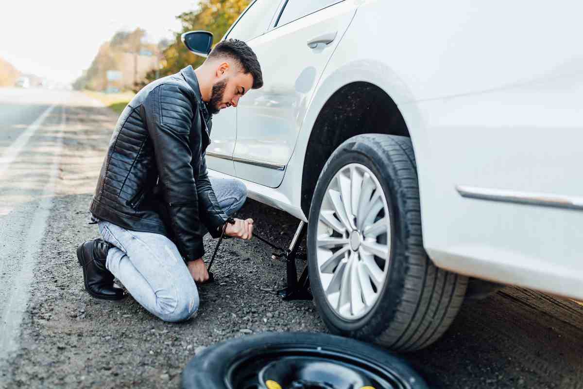 come cambiare la ruota dell'auto