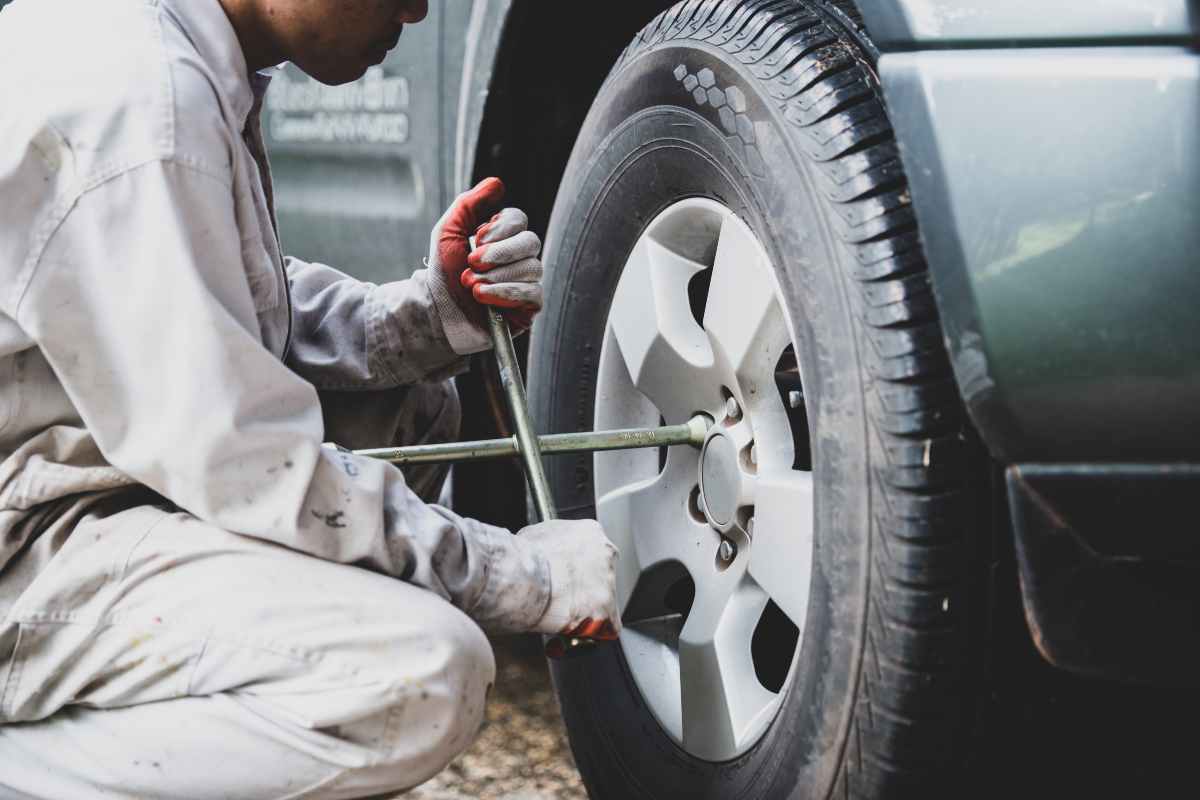 come cambiare la ruota dell'auto