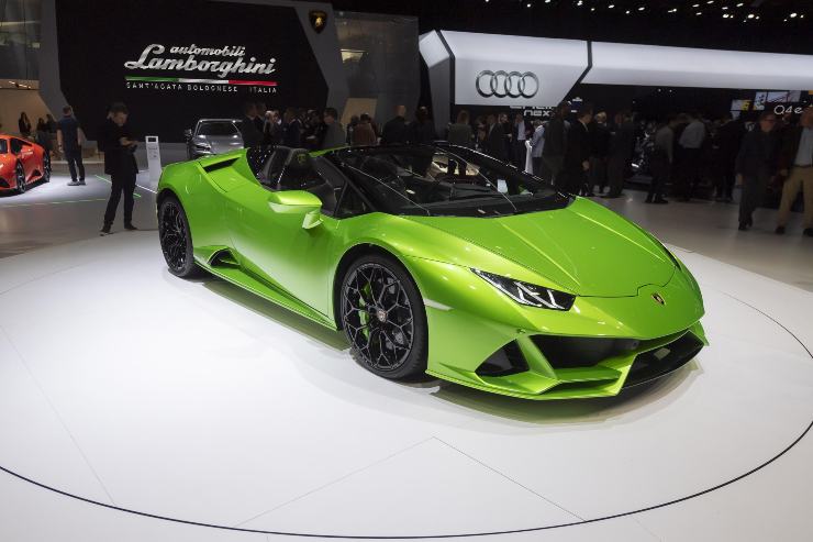 Lamborghini Huracan, incidente in auto