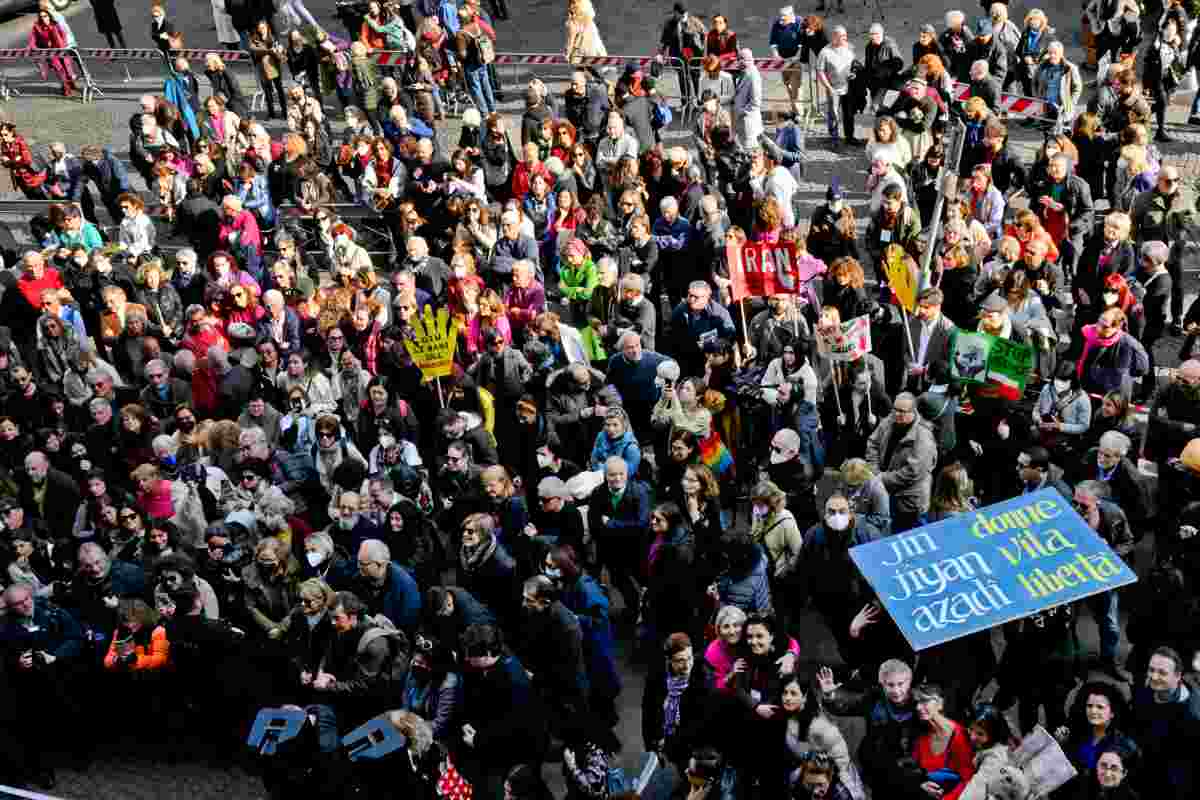 corteo in strada cosa fare