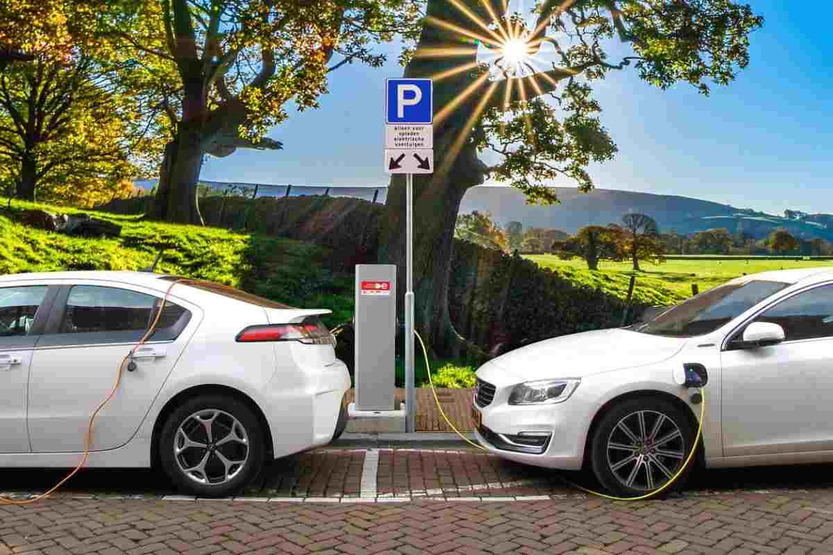 auto elettriche stangata ricarica
