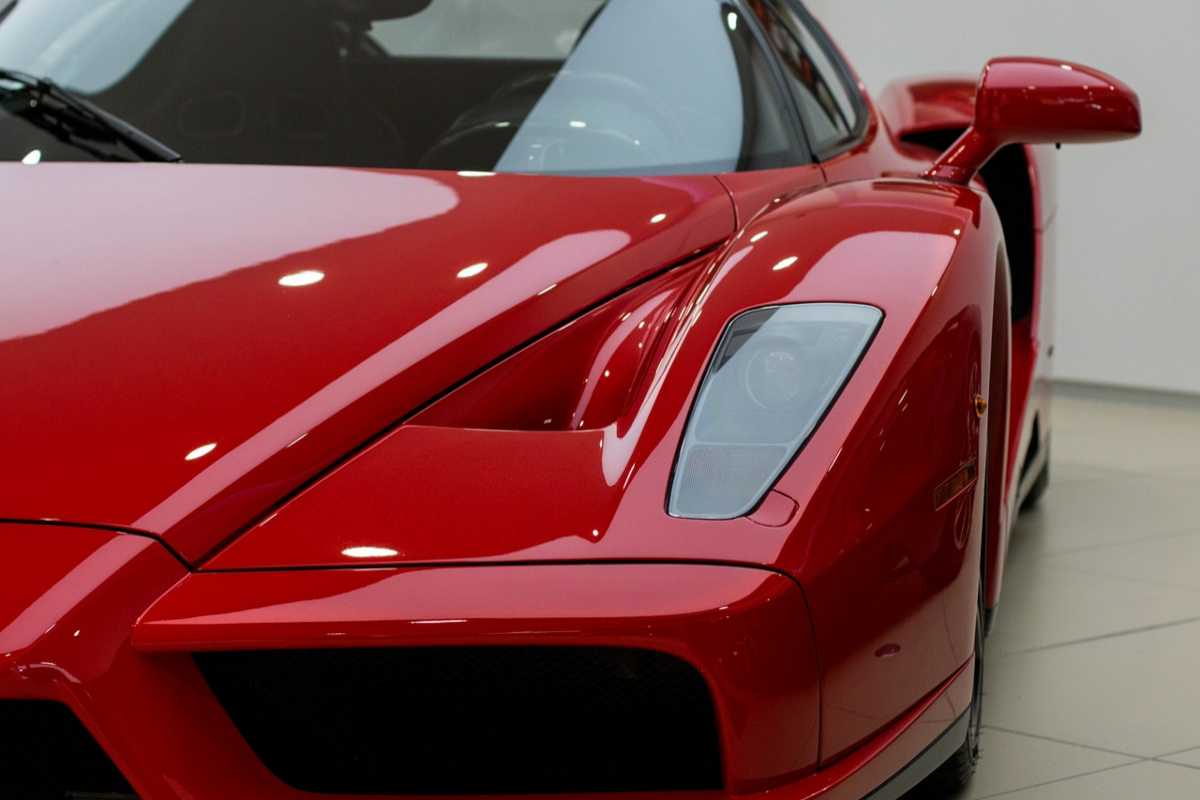 Ferrari Enzo di alonso va all'asta