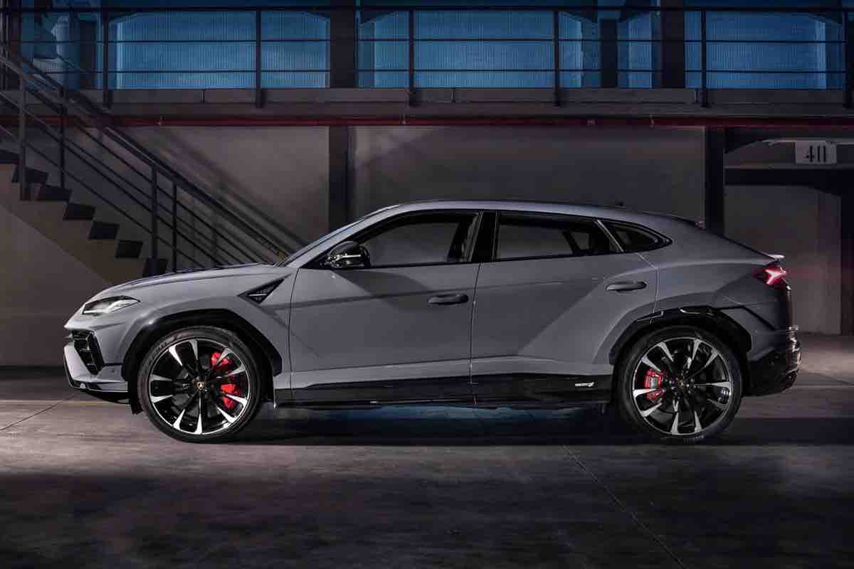 lamborghini Urus ibrida in arrivo
