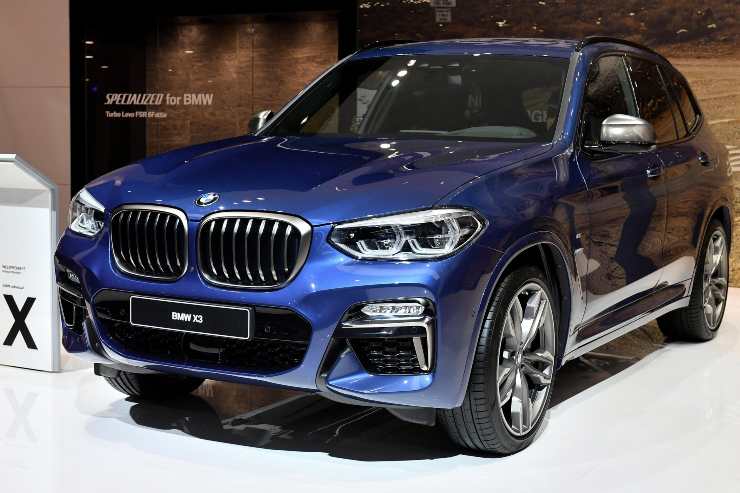 BMW X3, novità per il nome delle auto a benzina