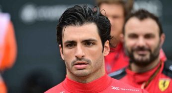 Sainz ora è stufo di nascondersi: fa letteralmente a pezzi la Ferrari