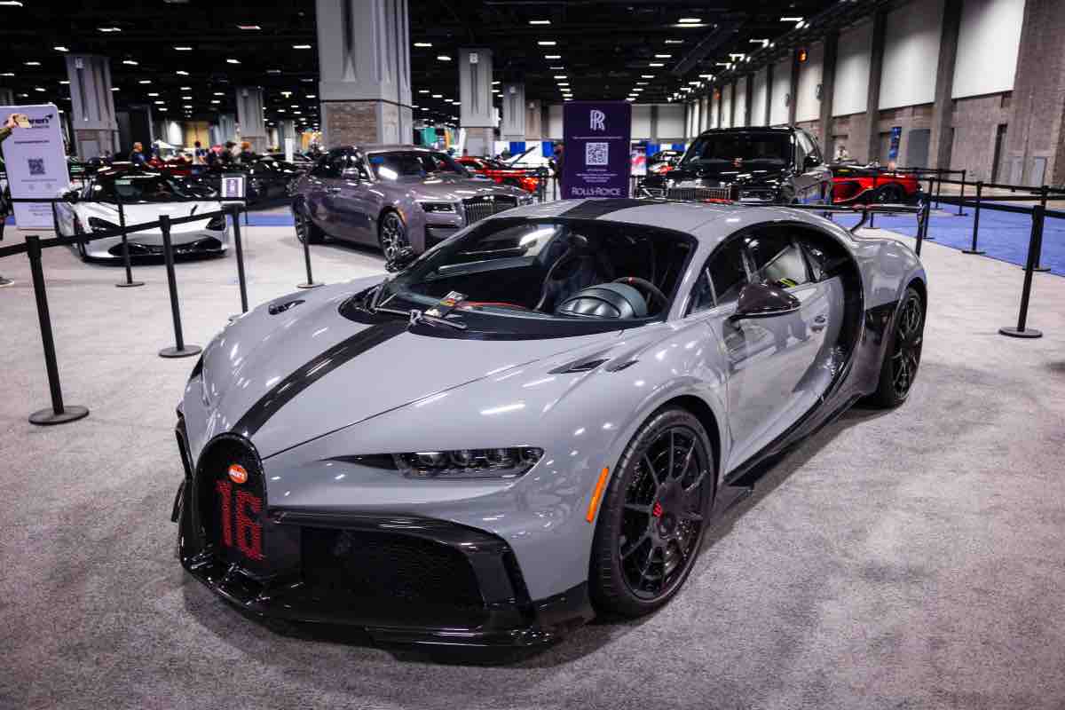 Supercar Bugatti limite di velocità