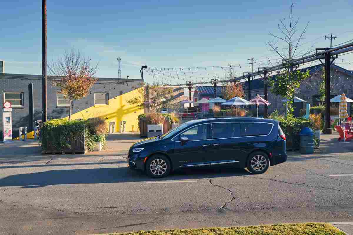 Chrysler Pacifica Hybrid stellantis auto richiamate