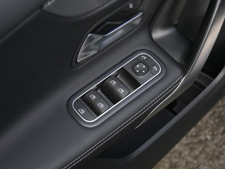 Il consiglio per l'auto lasciata al sole