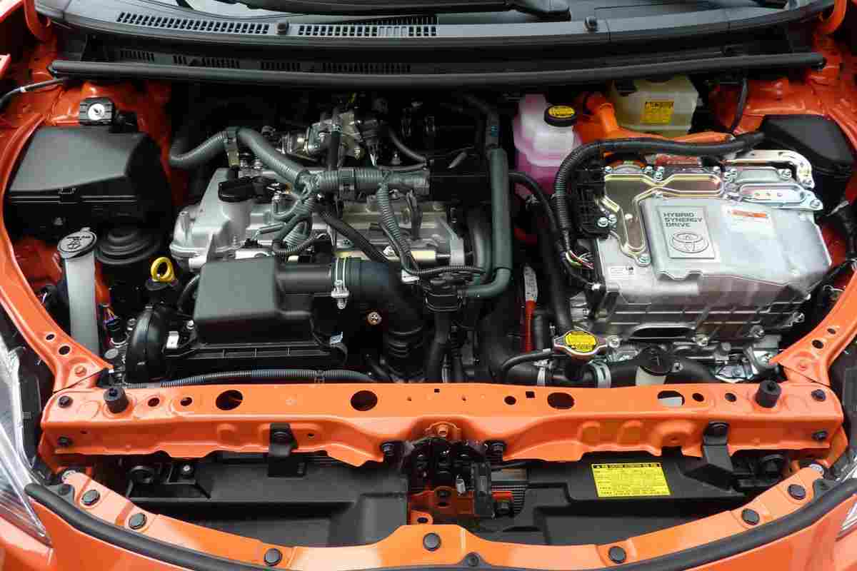 Come pulire il motore dell'auto