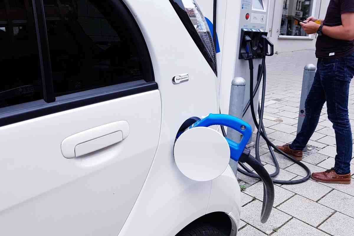 auto elettriche italia scadenza pnrr