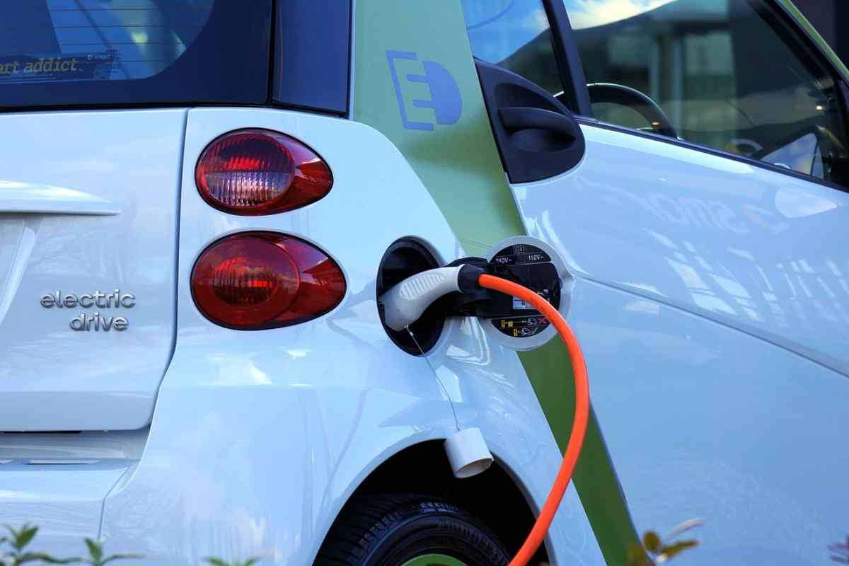 Auto elettrica si paga di più