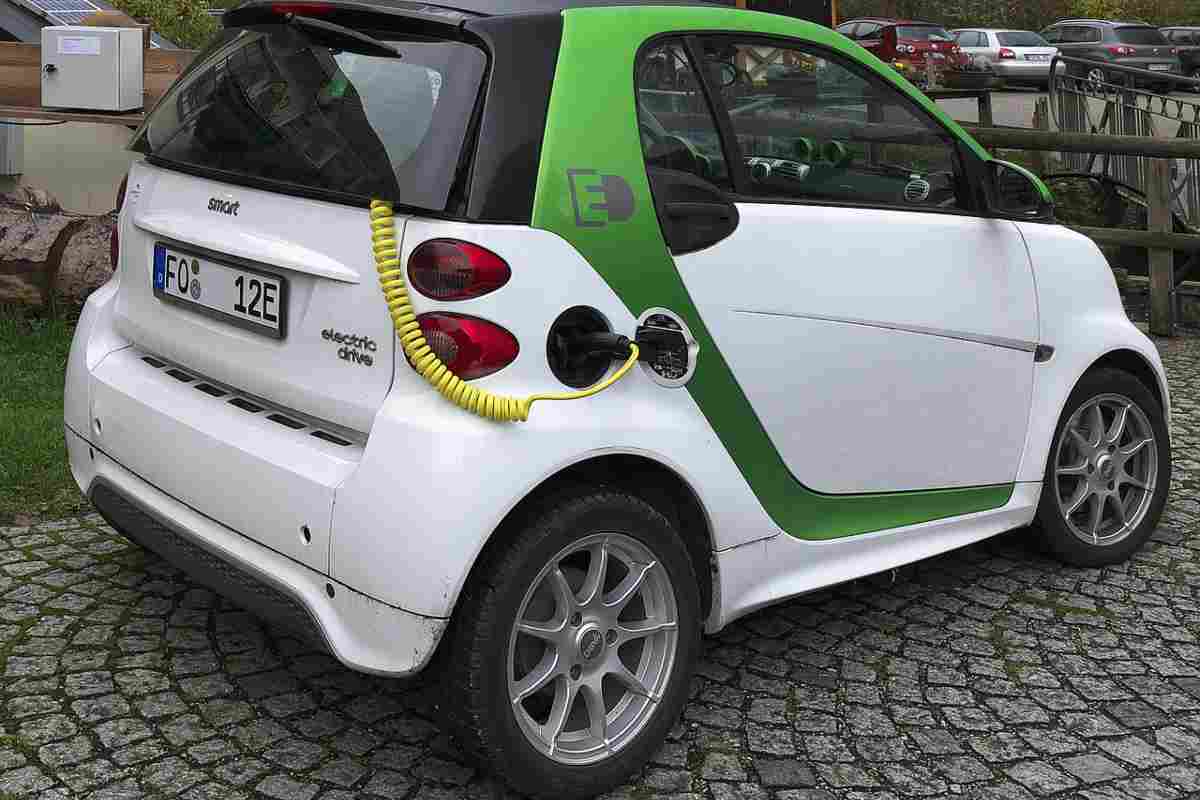 auto elettrica strade 