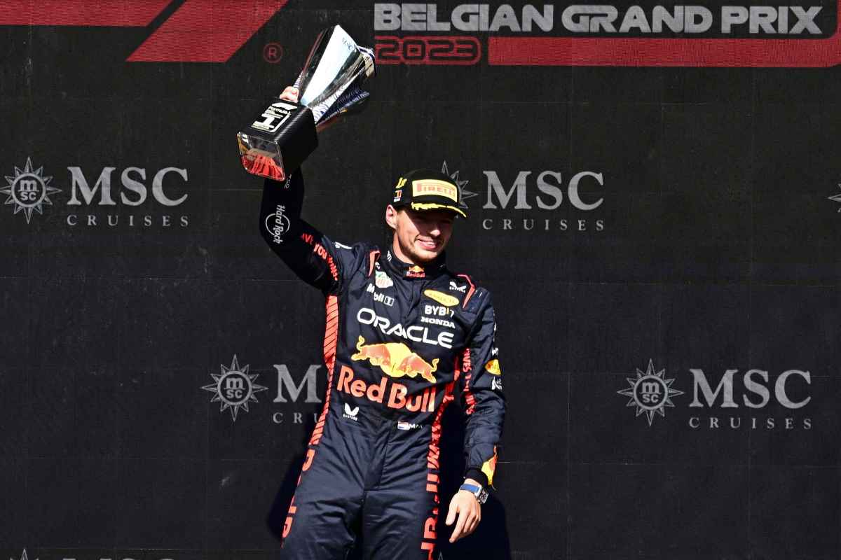 Red Bull, ci risiamo: la coppa di Verstappen si rompe ancora 