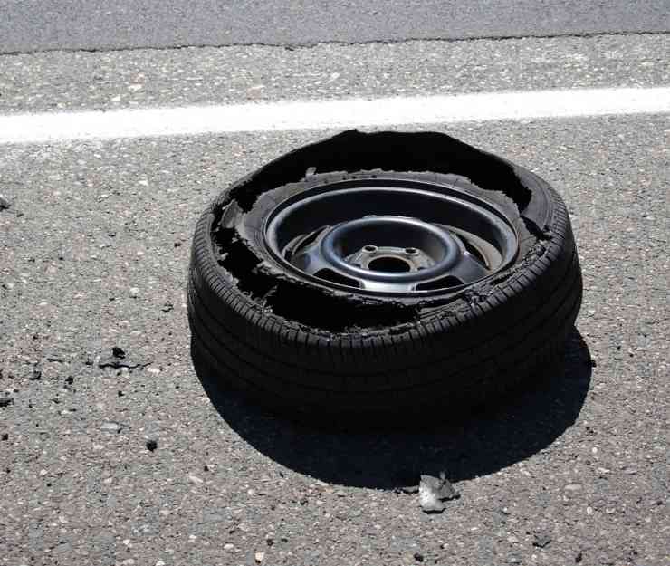 Ruota sgonfia follia a Torino