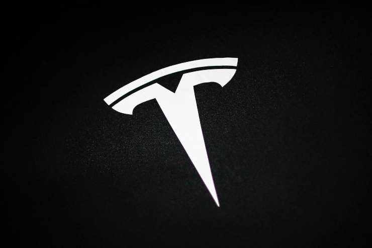 Tesla approccio auto elettriche