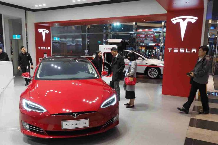 Tesla Model S supercar elettrica