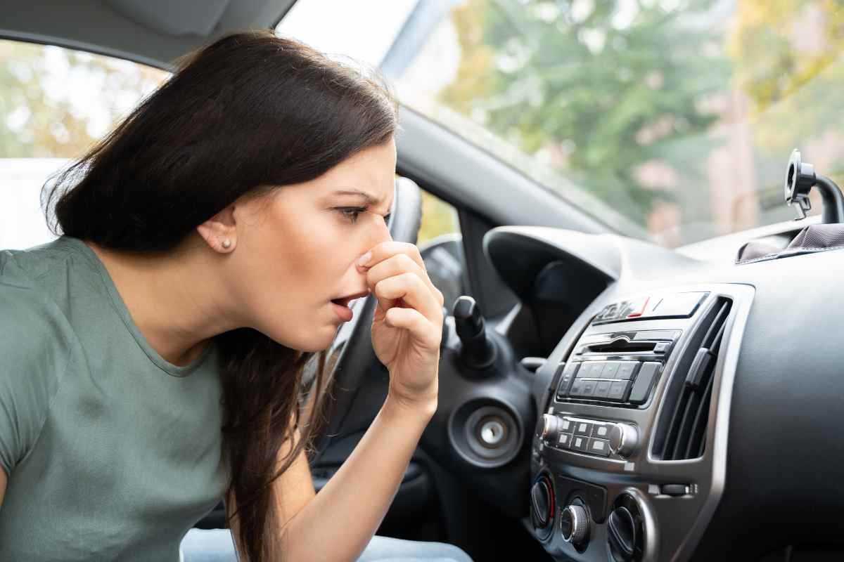 Auto puzzolente, come risolvere