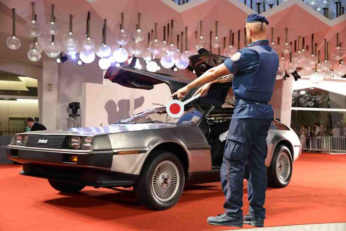 Multa per una DeLorean