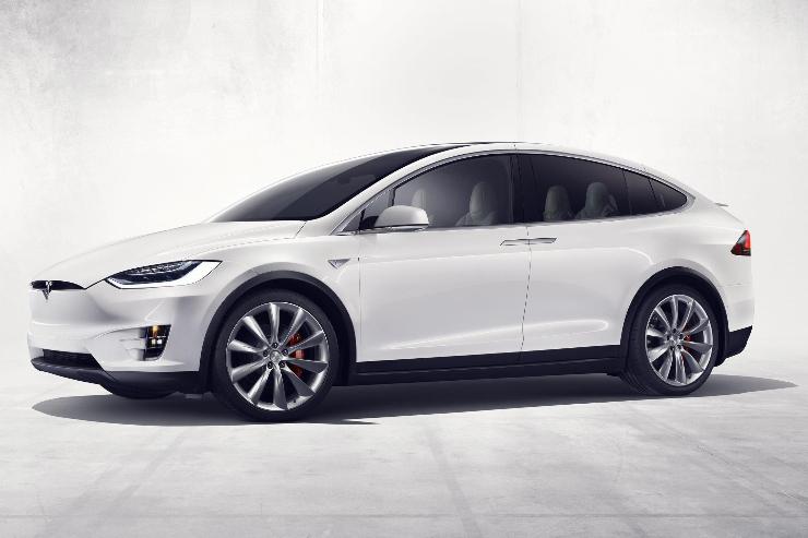 Tesla Model X, ecco cosa ha perso