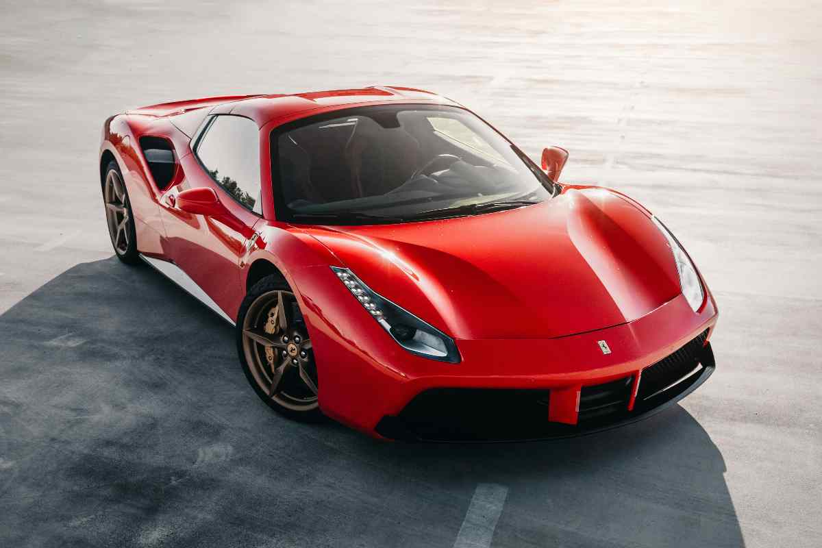 Ferrari 458 Italia di colore rosso