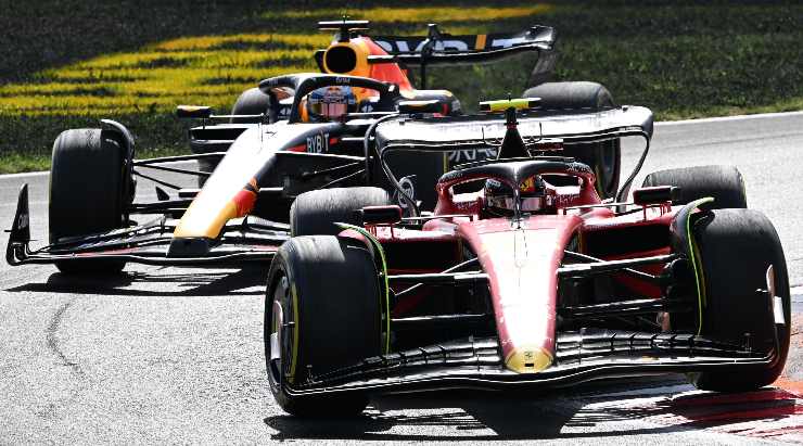 Carlos Sainz e Max Verstappen che duello